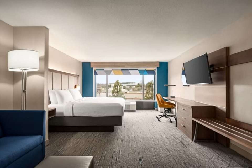 In-room safe, desk, iron/ironing board, WiFi (free)
