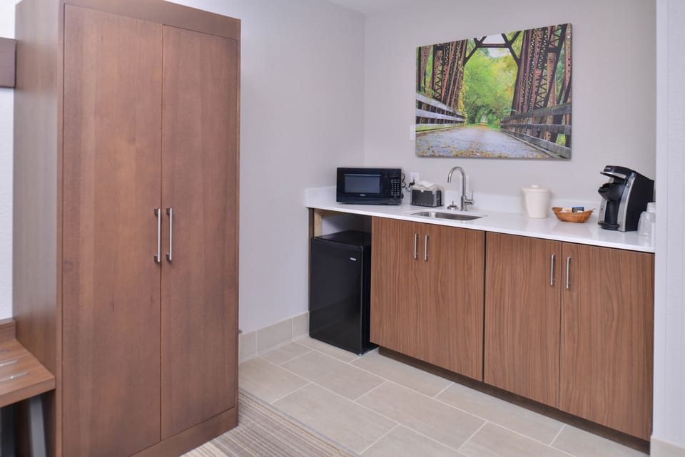 Fridge, microwave, coffee/tea maker