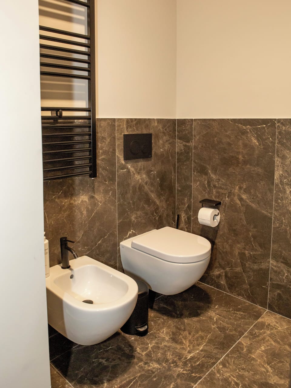 Deluxe Room | Bathroom | Shower, bidet, towels, soap