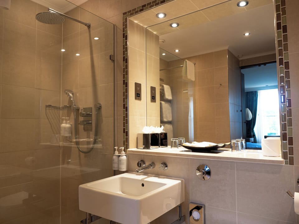 Luxury Garden Wing | Iron/ironing board, WiFi (free), bed sheets