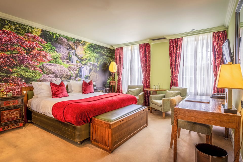 Luxury Garden Wing | Iron/ironing board, WiFi (free), bed sheets