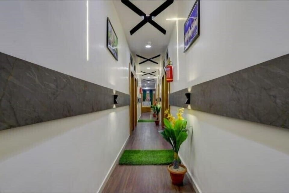 HOTEL SAROVAR INN C G ROAD Hotel in Ahmedabad