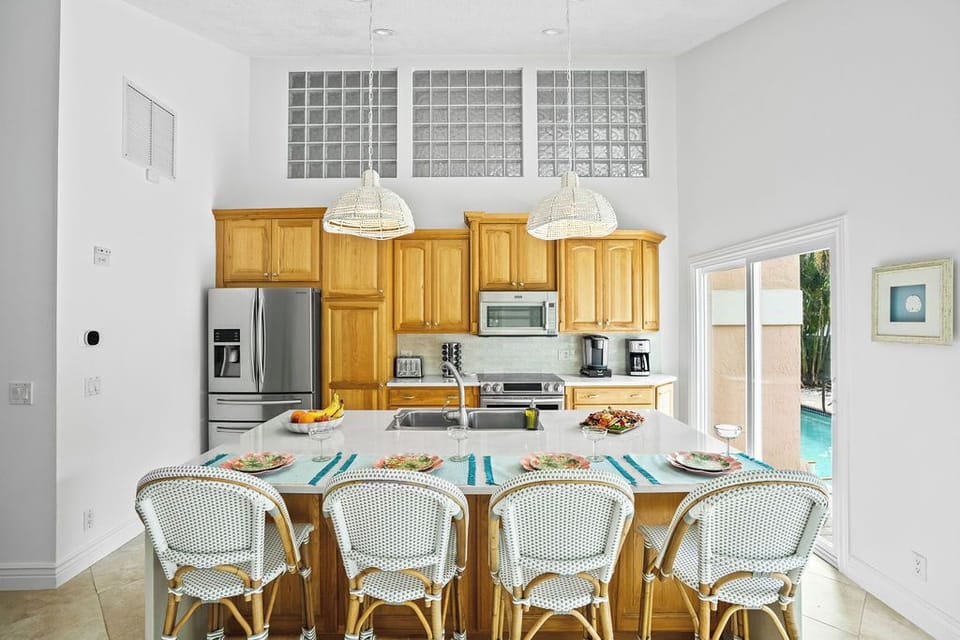 Cook, connect, and create memories in this bright and inviting kitchen 🍽️☀️ Featuring ample counter space, and seating for six, it's perfect for family meals or morning coffee before hitting the pool just steps away