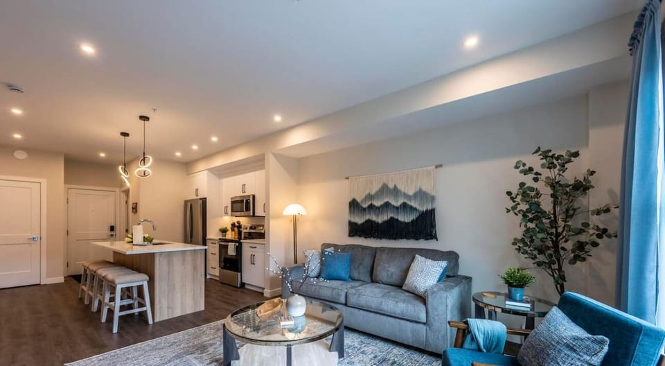 Gather, cook, and unwind in this inviting open-plan layout. Ideal for family and friends looking for comfort and convenience.
