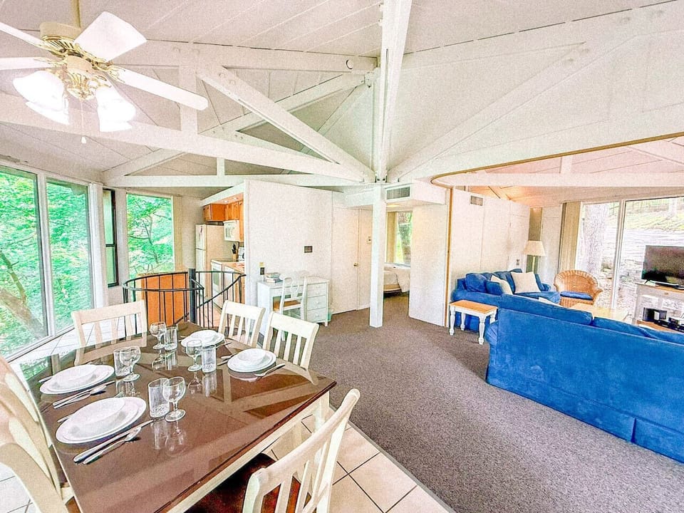 The spacious dining area, bathed in natural light from the large windows that offer incredible lakefront views. Perfect for gathering up to 6 guests.