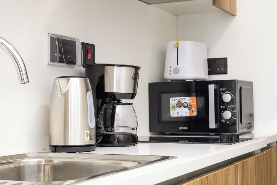 Deluxe Studio, Balcony, City View | Private kitchen | Electric kettle