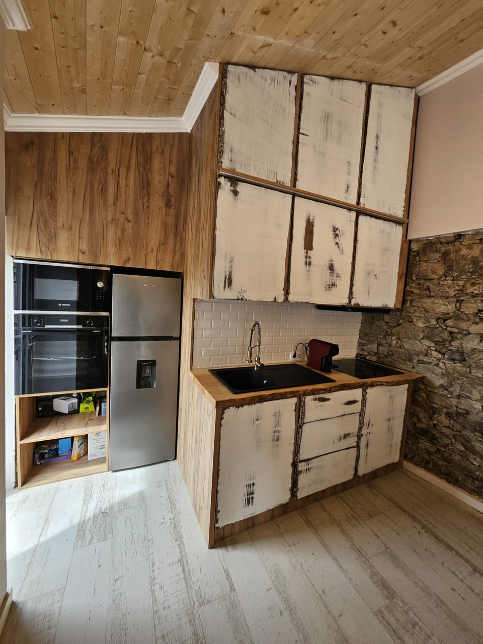 Double Room, Mountain View | Private kitchen | Mini-fridge, microwave