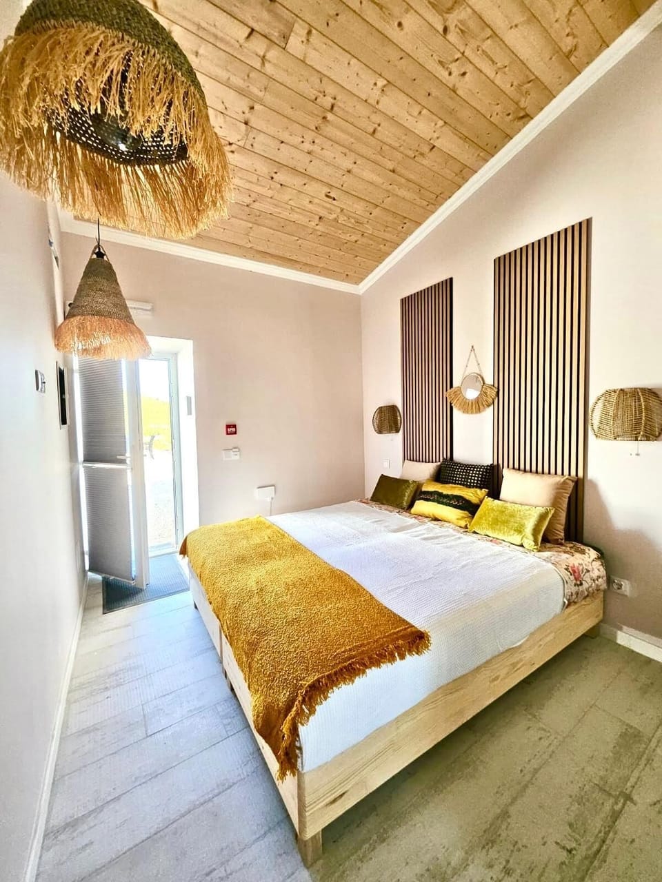 Double or Twin Room, Ocean View | Laptop workspace, soundproofing, free WiFi
