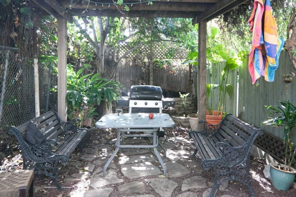 Outdoor Space - Gas BBQ with alfresco dining area