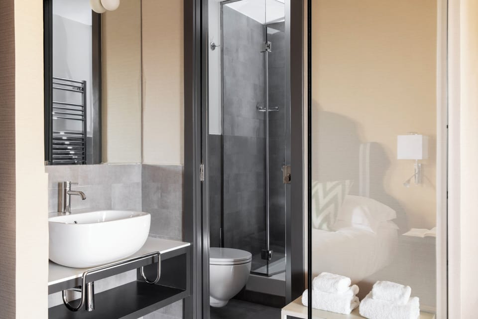 Deluxe Double or Twin Room with Terrace, City View | Bathroom | Shower, hair dryer, slippers, bidet