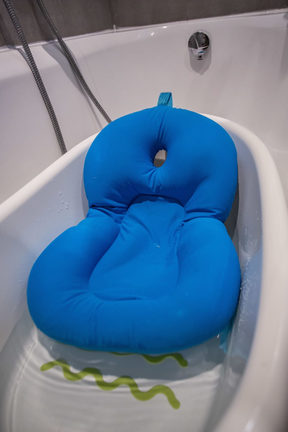 Shower, hair dryer, slippers, bidet