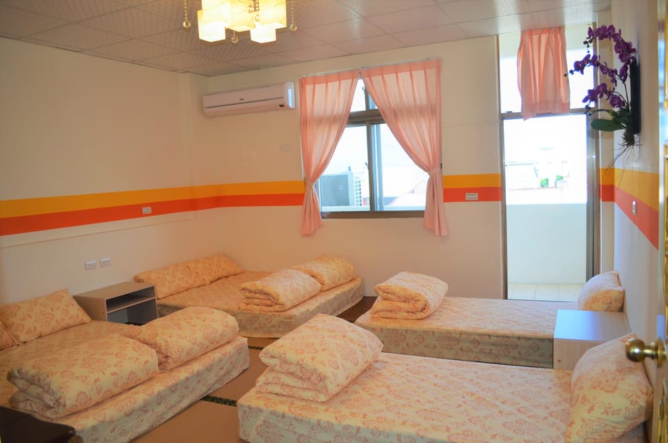 Family Suite | Desk, free WiFi