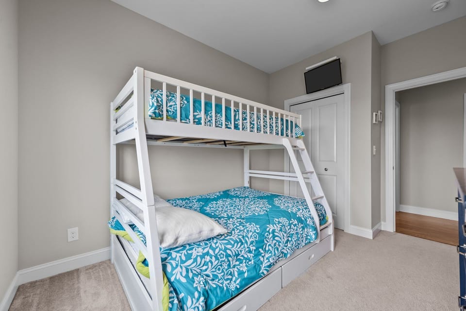 Bunk Room 1: Twin Over Full w/ Trundle