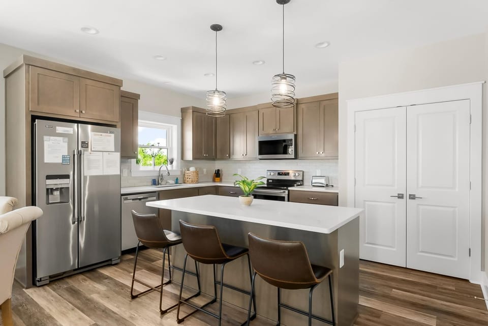 House, 4 Bedrooms, Marina View | Private kitchen | Full-size fridge, microwave, oven, stovetop