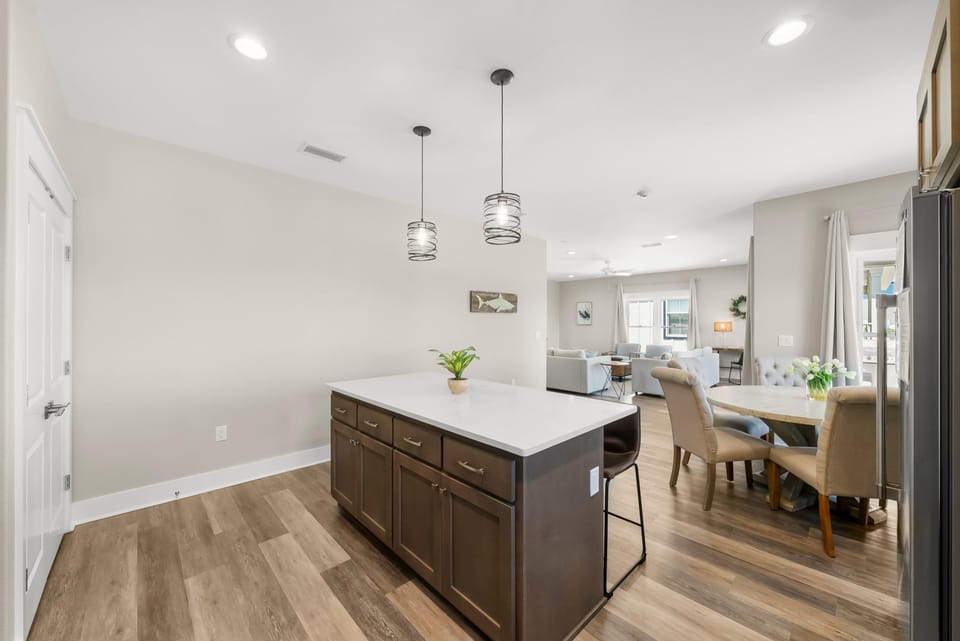 House, 4 Bedrooms, Marina View | Private kitchen | Full-size fridge, microwave, oven, stovetop