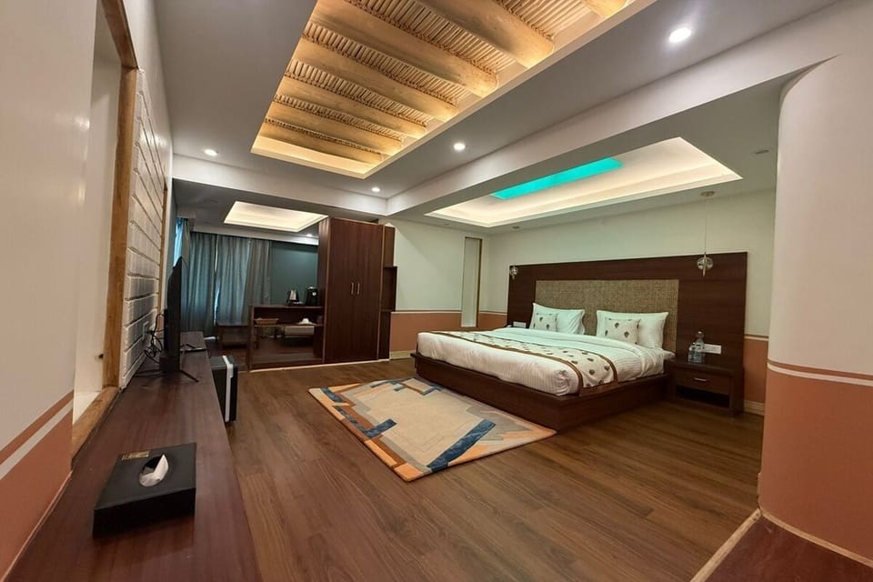 Luxury Cottage | Desk, laptop workspace, WiFi (free)