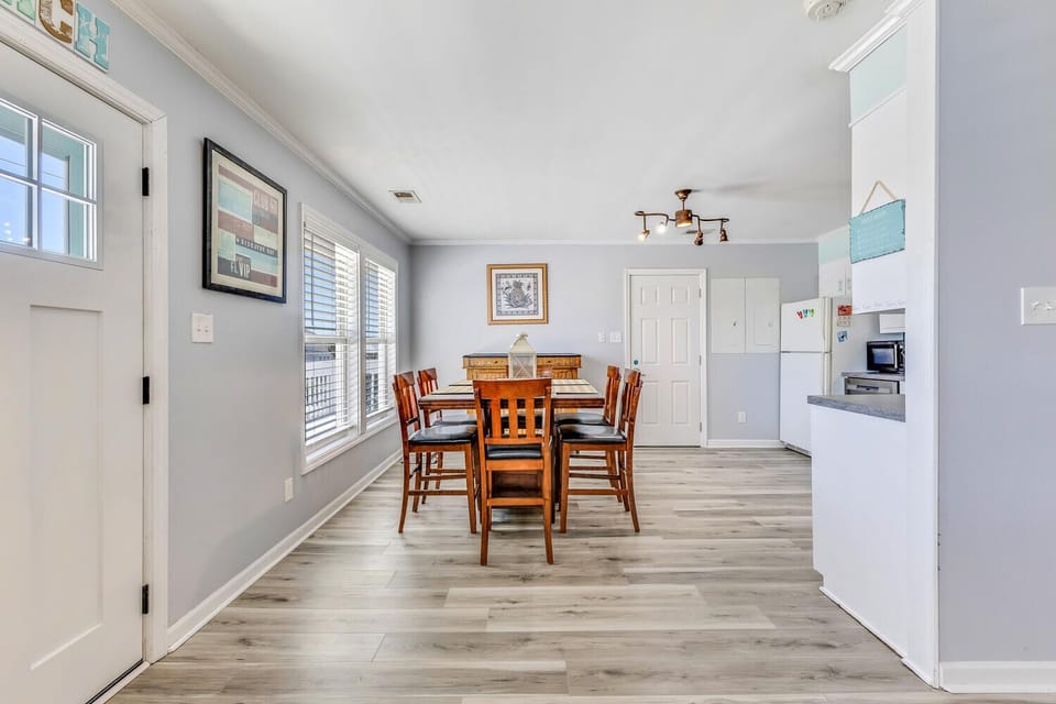 Island Escape A-Dining Area