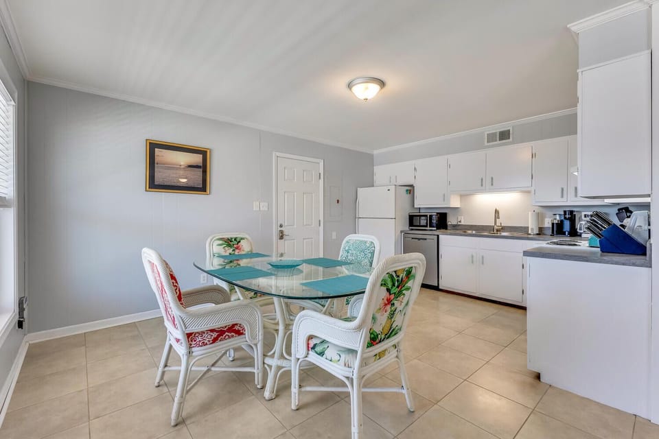 Island Escape B-Dining Area   Kitchen