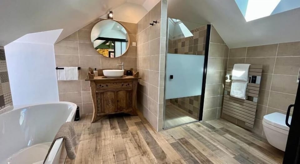 Comfort Double Room, Pool View | Bathroom