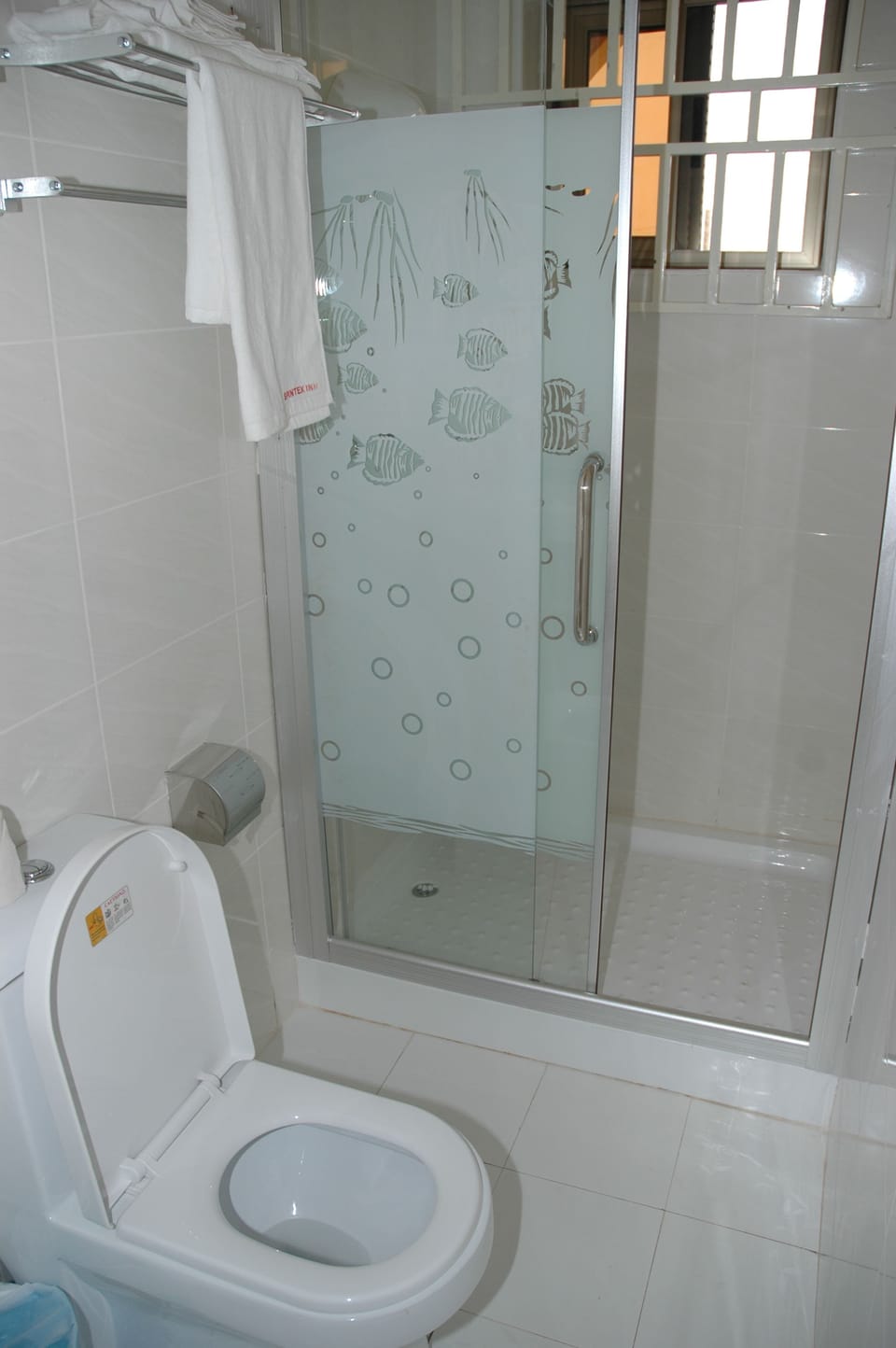 Shower, free toiletries
