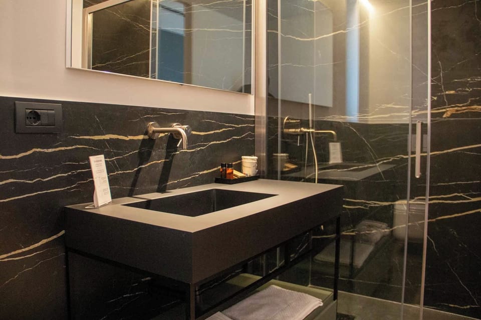 Elite Room | Bathroom | Hair dryer, slippers, bidet, towels