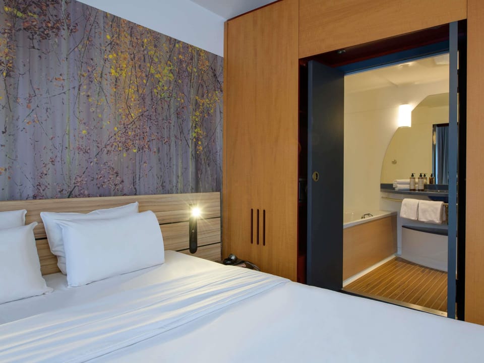 Superior Suite, 1 Double Bed with Sofa bed | Hypo-allergenic bedding, in-room safe, desk, blackout drapes
