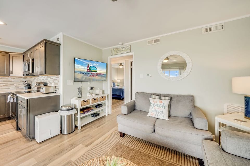 Beachy Place sleeps 5 in 2 Bedrooms and with 1 Full Bath.