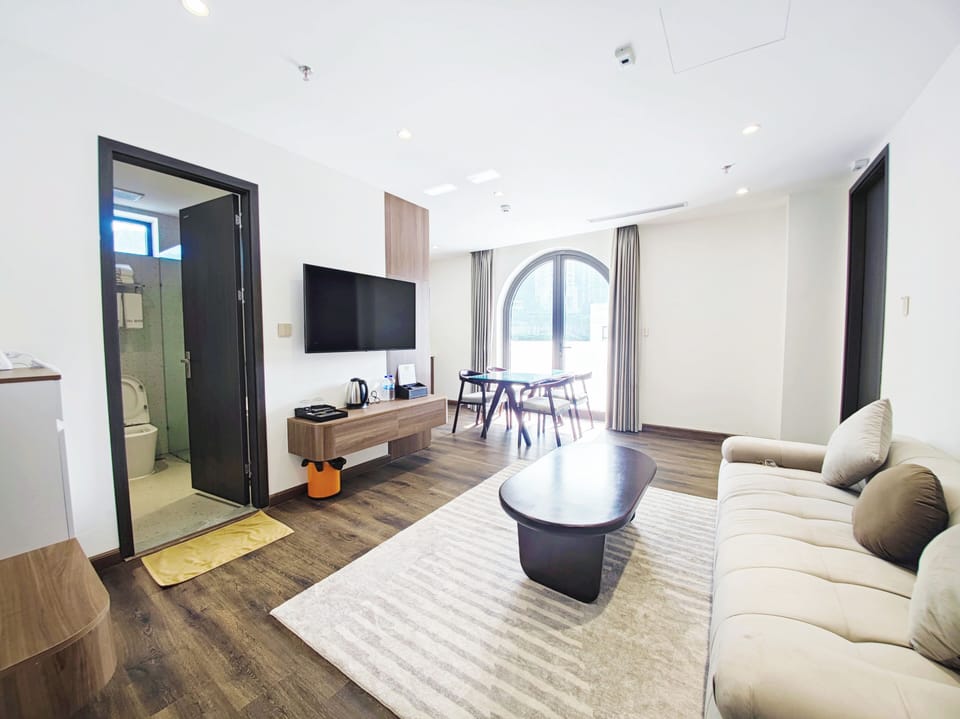 Family Room, Balcony, City View
