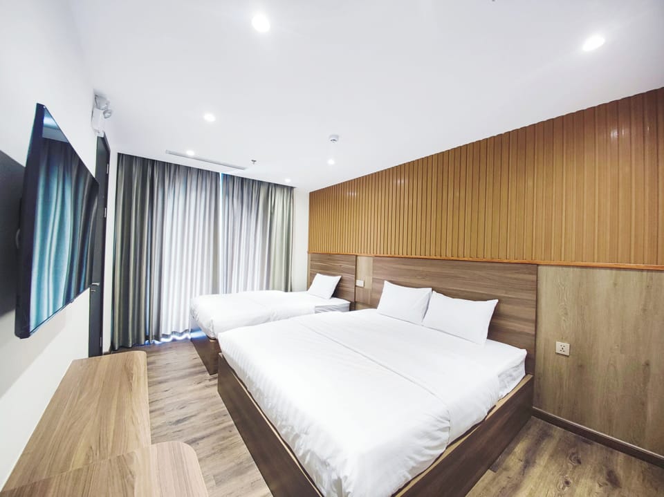 Family Room, Balcony, City View