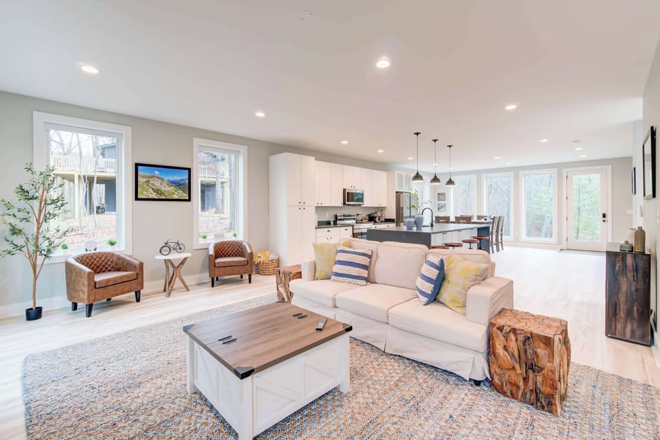 Perfect for families, our living room will make you feel right at home. 
