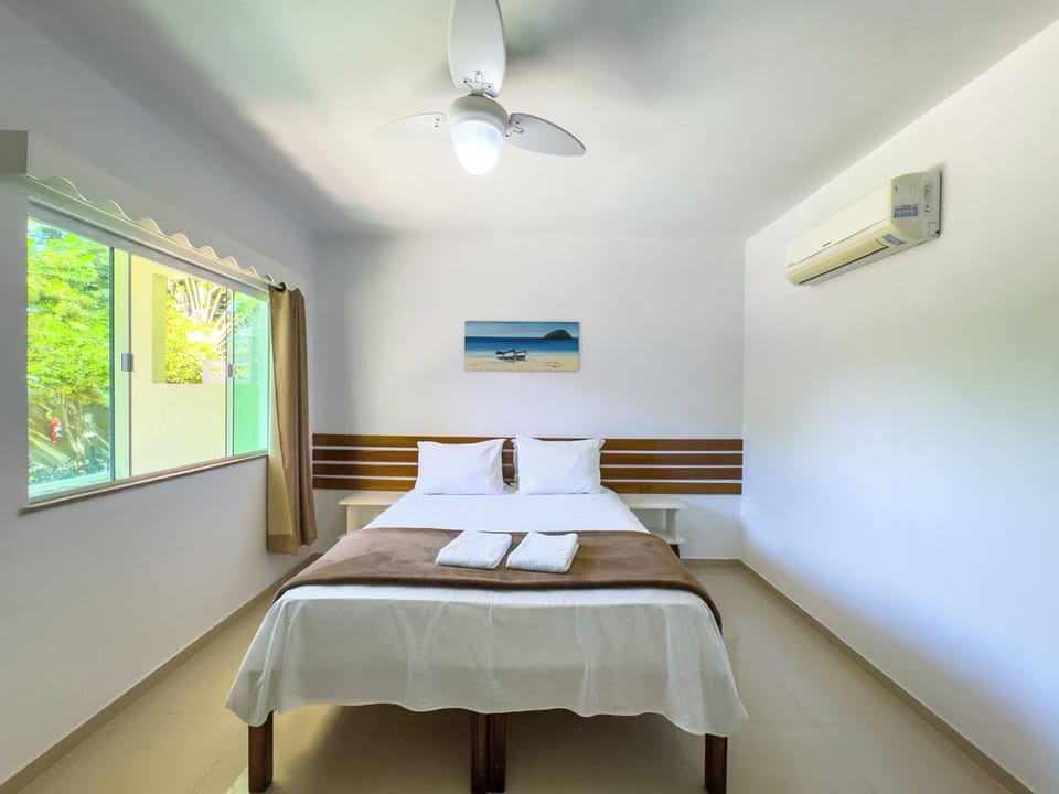 Standard Double Room | Minibar, blackout drapes, bed sheets