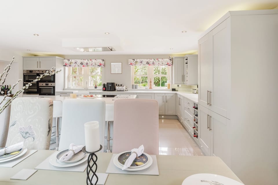 House, Lanai, Garden View | In-room dining