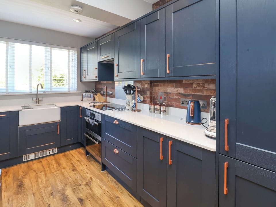 Dishwasher, cookware/dishes/utensils