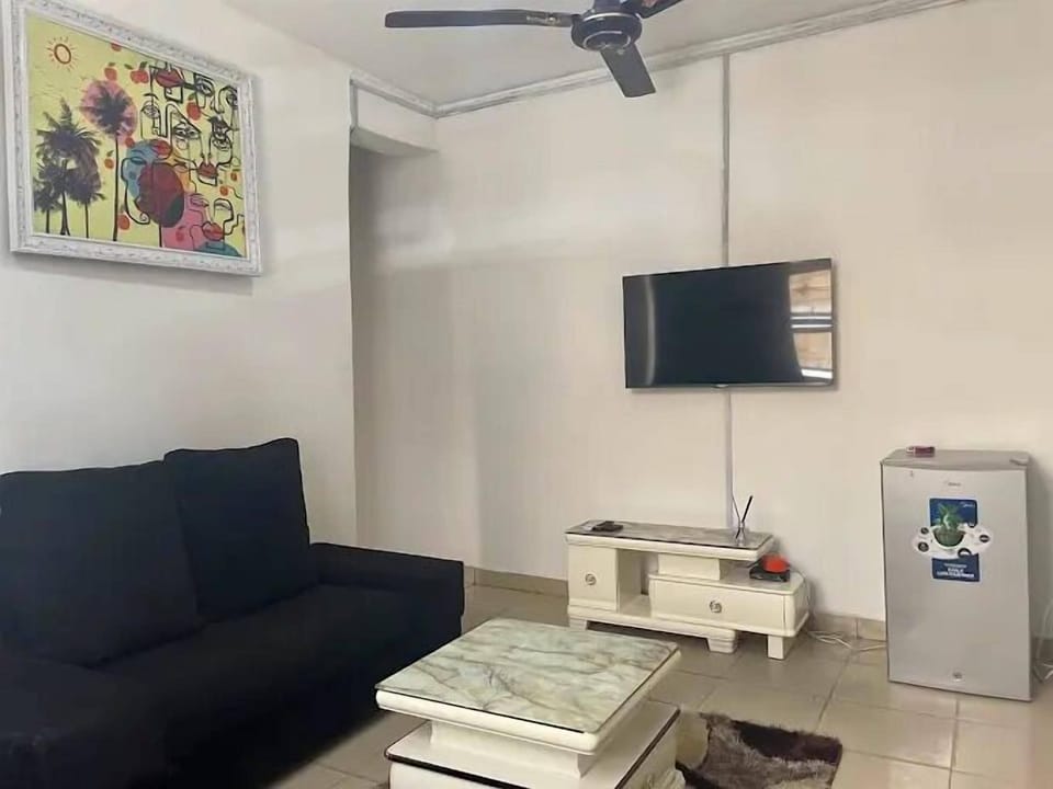 Deluxe Apartment, Balcony, City View | Living area