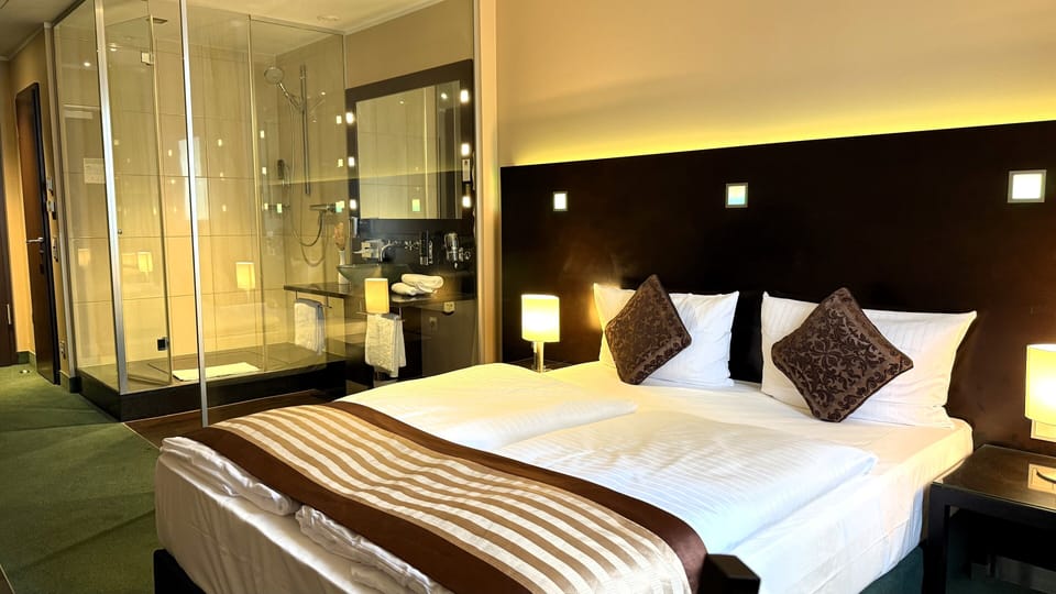 Standard Double Room | Hypo-allergenic bedding, in-room safe, desk, laptop workspace