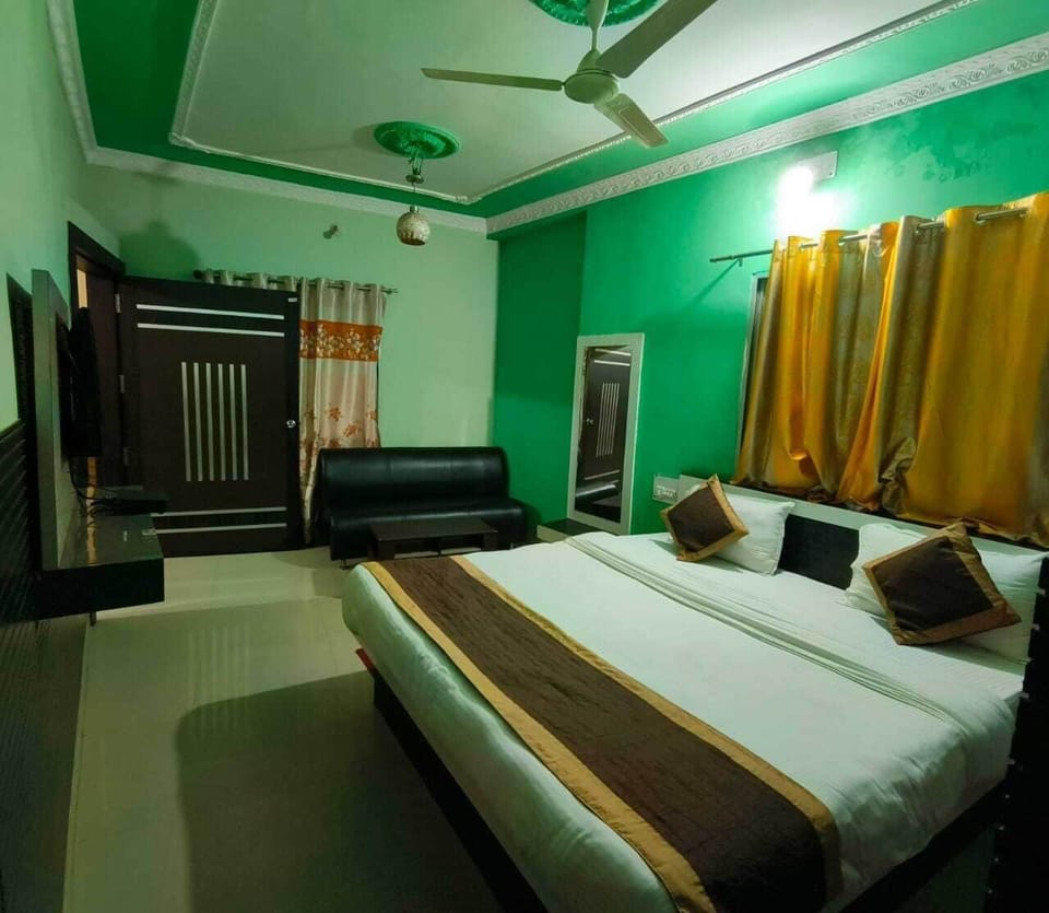 Deluxe Triple Room, Sea View | Desk, laptop workspace