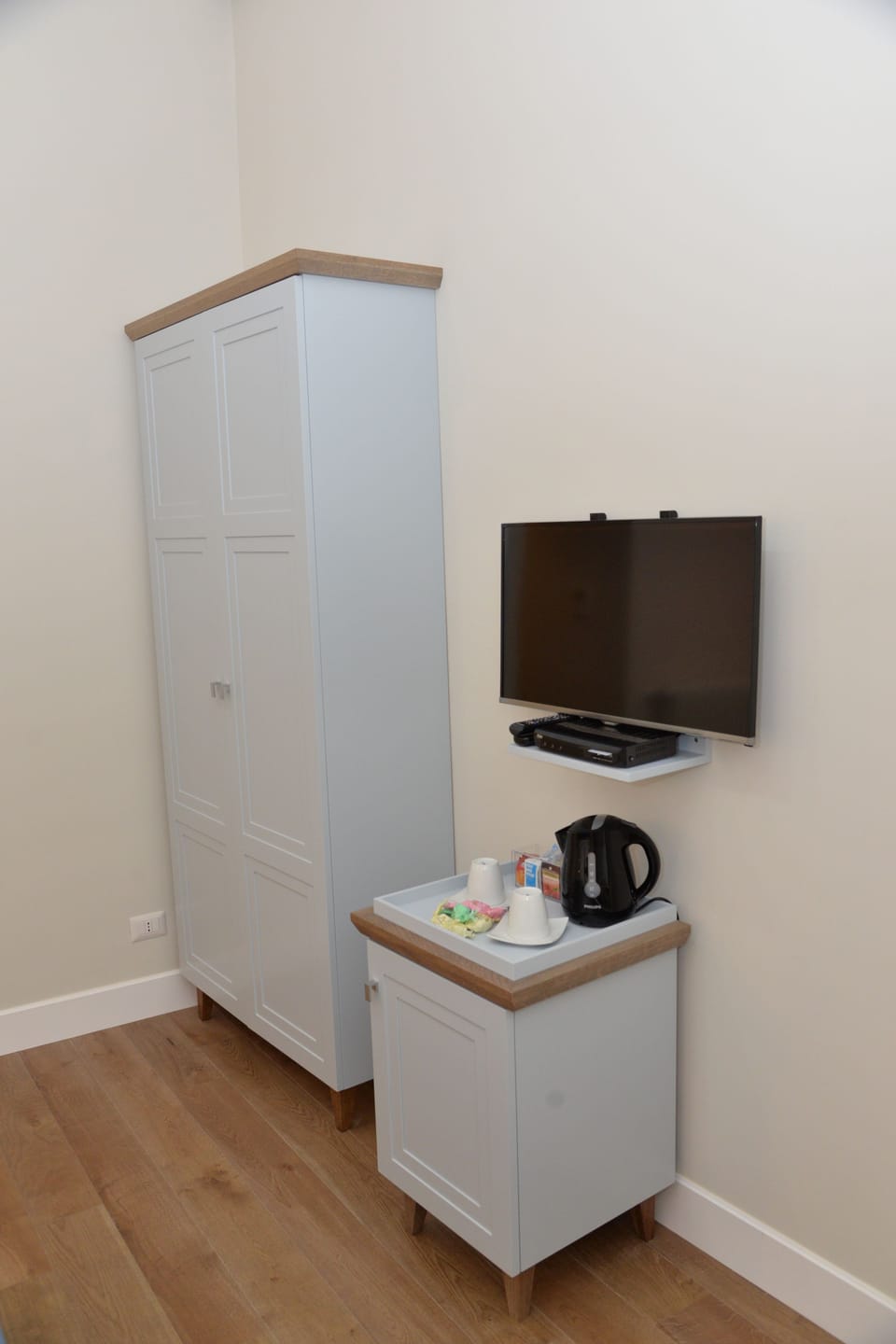 Double Room (Red Rose) | Coffee and/or coffee maker