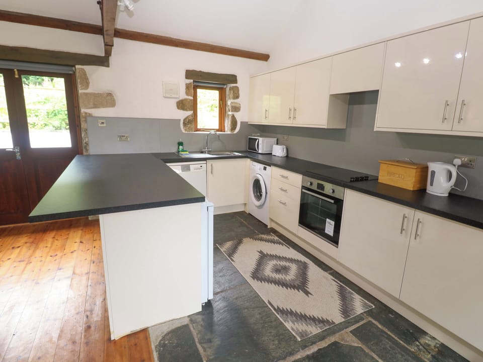 Cottage | Private kitchen | Fridge, microwave, dishwasher, toaster