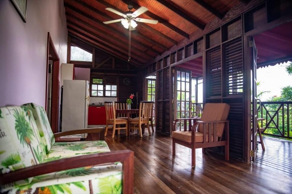 Cottage, 2 Bedrooms, Ocean View | Living area