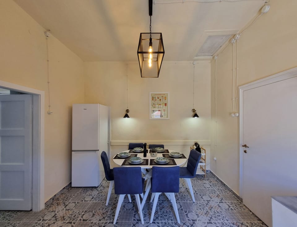 Luxury Suite, Sea View | Private kitchen