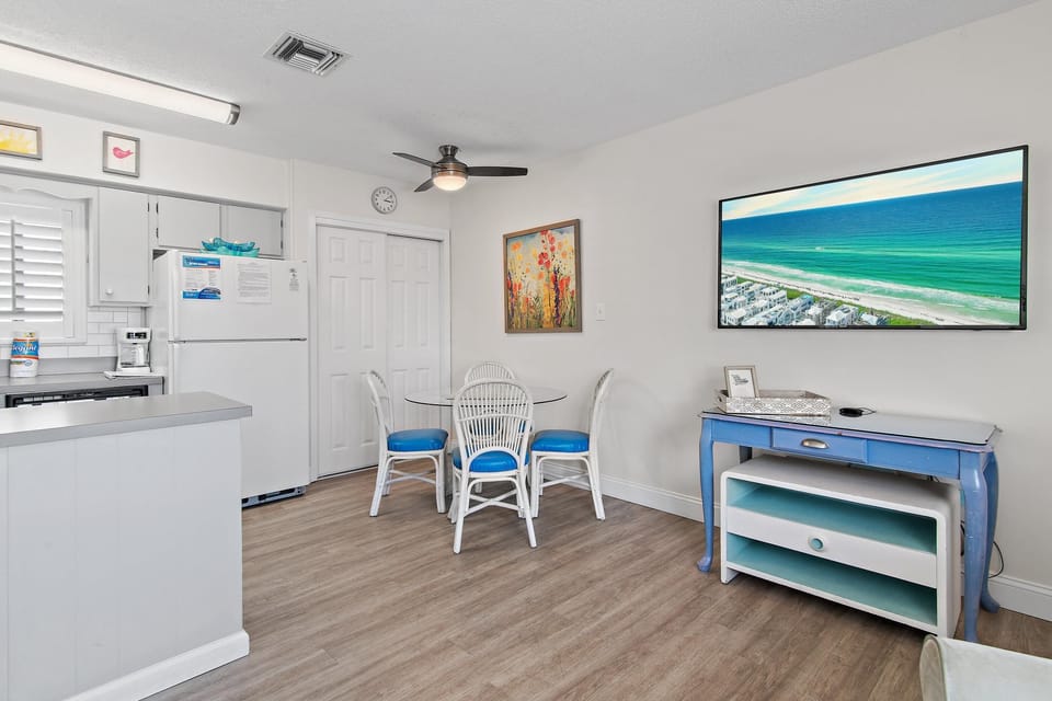 House, 1 King Bed with Sofa bed (Capri by the Gulf 104) | Dining