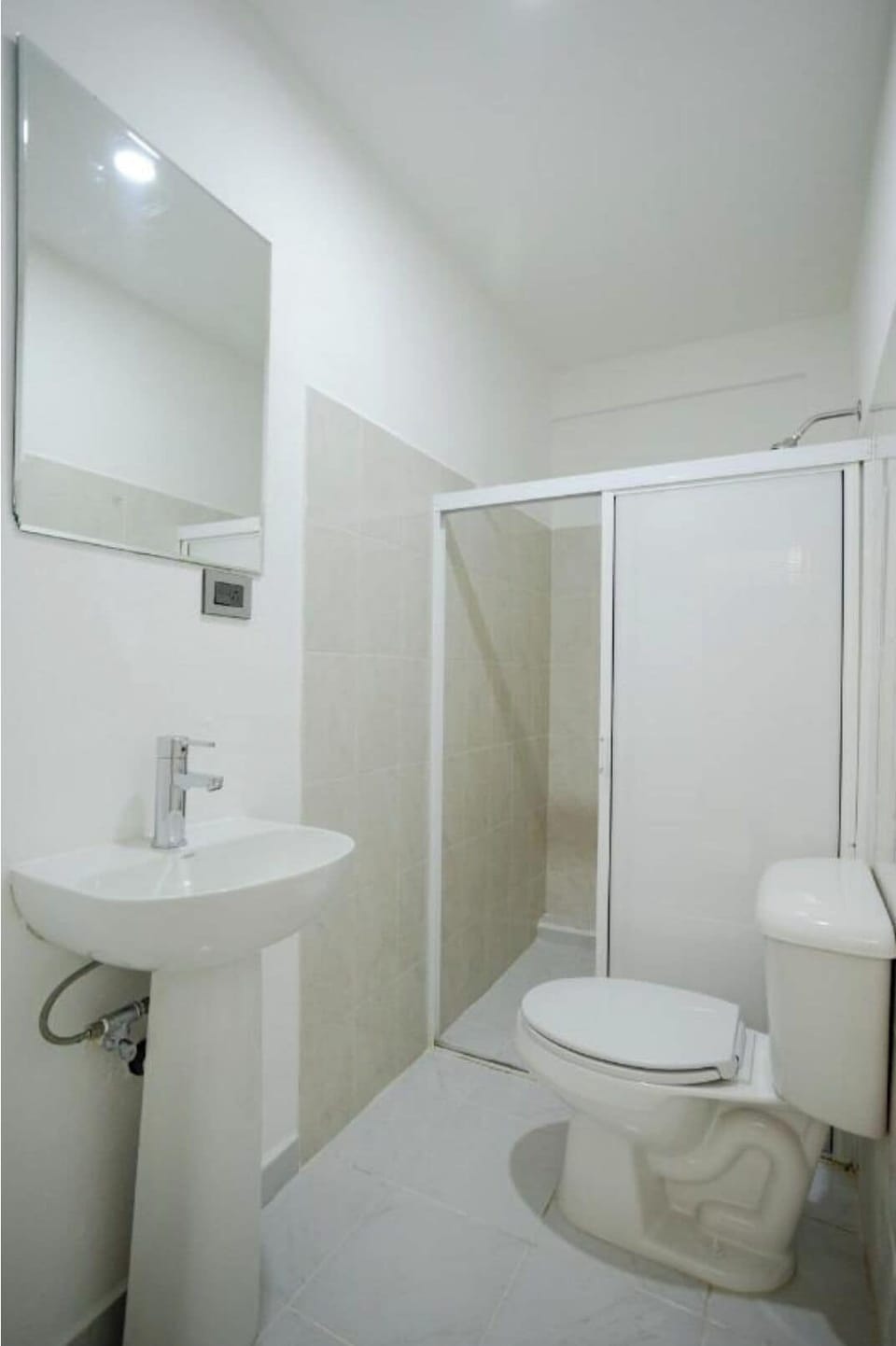 Standard Room, City View | Bathroom | Bathtub, towels, soap, shampoo