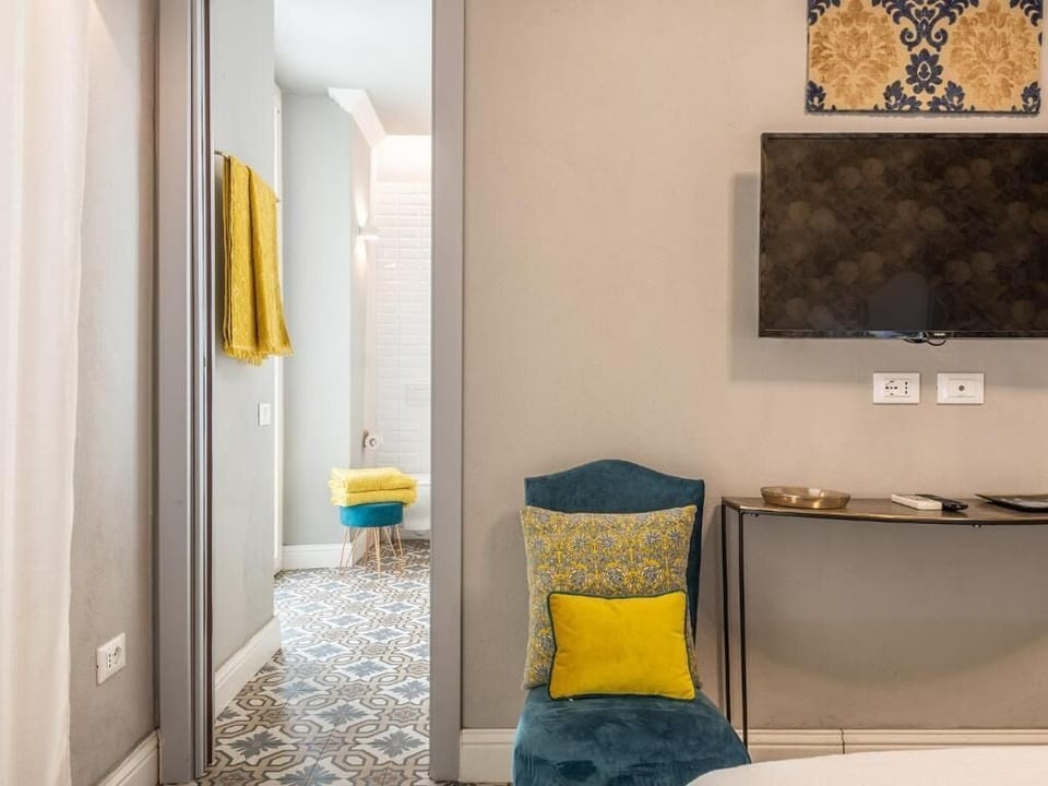 Deluxe Double Room | Bathroom | Shower, rainfall showerhead, hair dryer, bathrobes