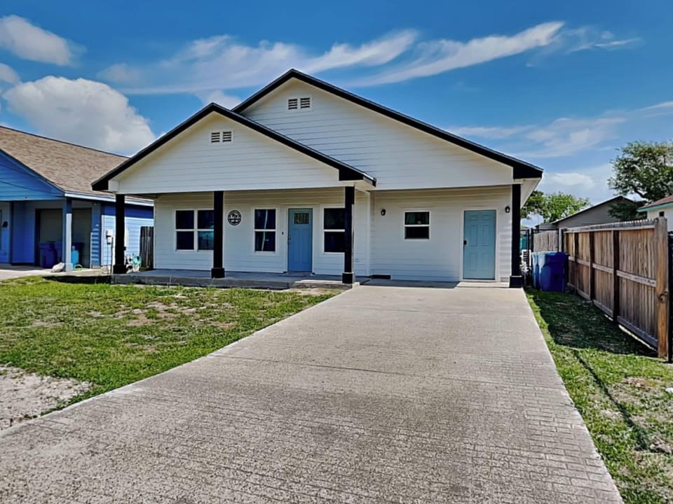 House (2 Bedrooms) | Property amenity