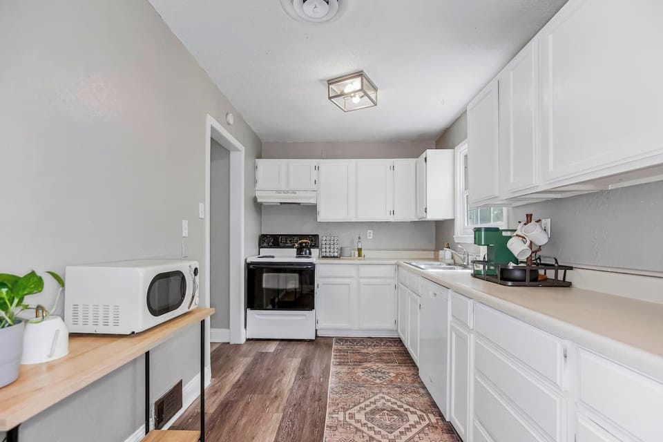 Fully stocked kitchen to cook a meal while you are at your home away from home! (pots, pans, bakeware, Tupperware, wine glasses, etc.)