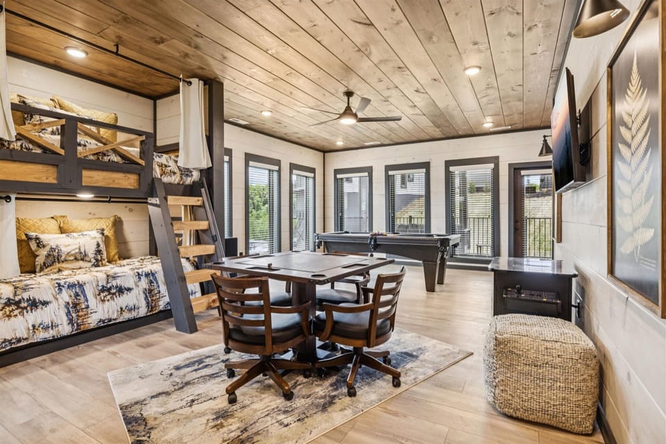 “Bunkbeds by the arcade = every kid’s dream vacation.”