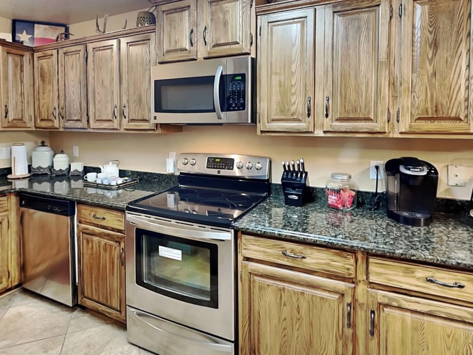 Condo (2 Bedrooms) | Property amenity