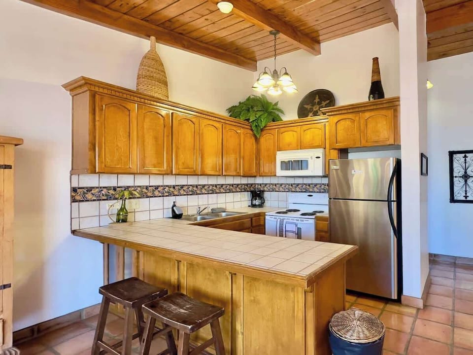 Kitchen with seating area