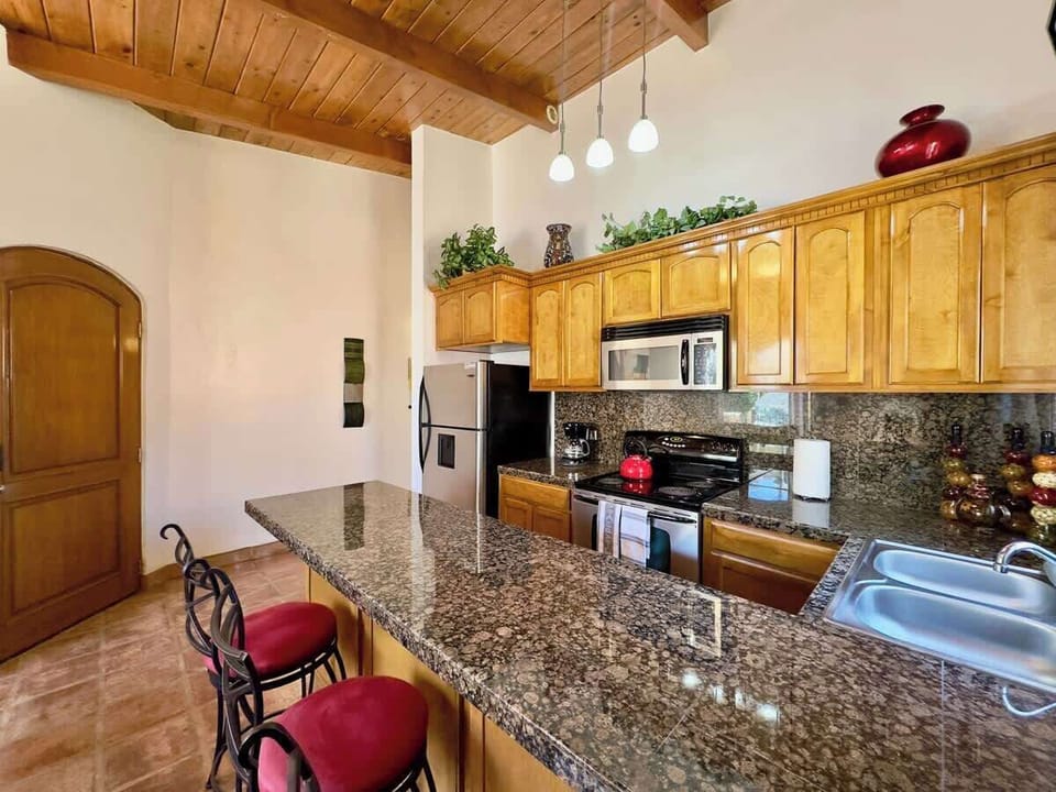 Kitchen with seating area