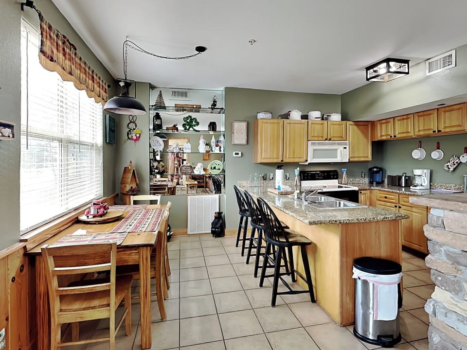Condo (2 Bedrooms) | Property amenity